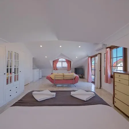 Ilyaholidayhomes Ekinoks Villa *