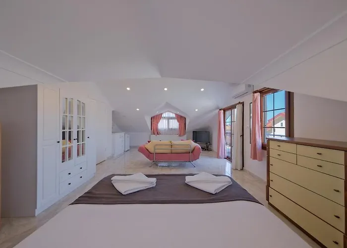 Ilyaholidayhomes Ekinoks Villa *